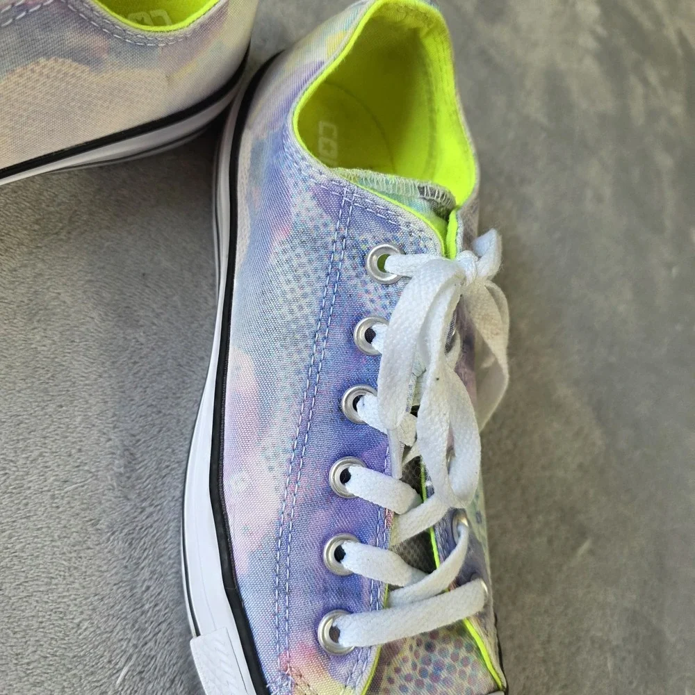 Women's Floral Converse Sneakers Size 9 With Neon Yellow Lining.